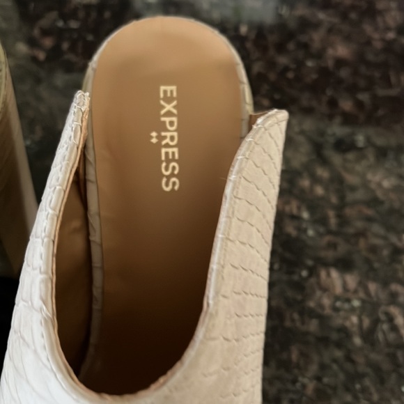 Excellent condition Express slip on shoes! - Picture 4 of 6